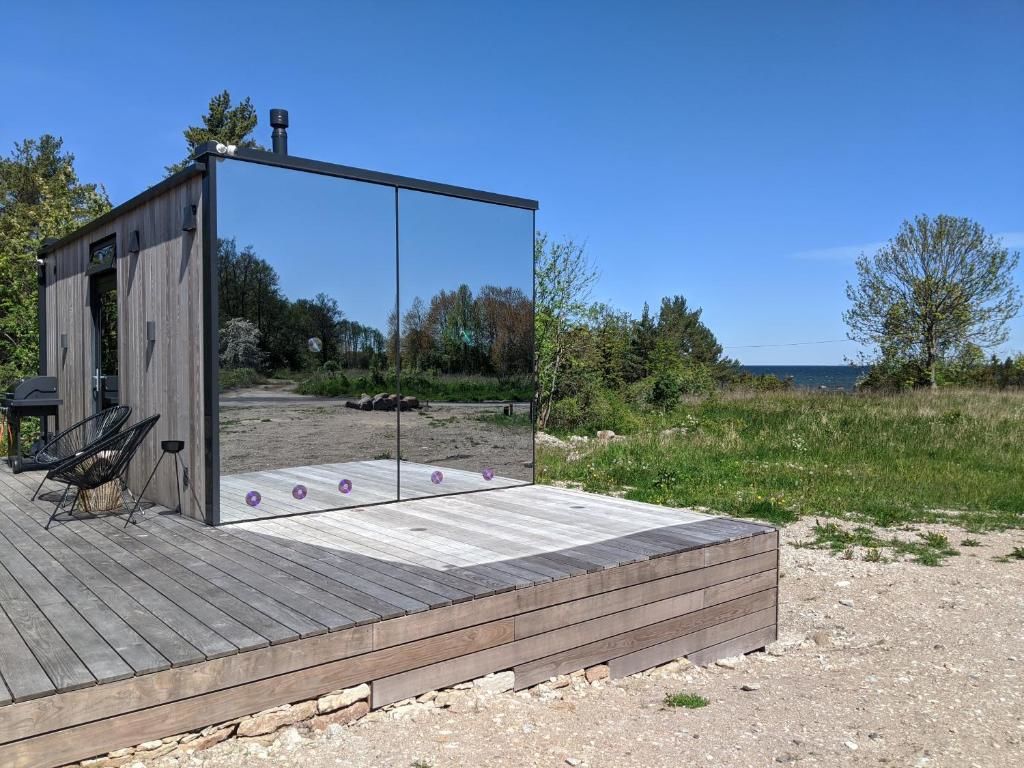 Дома для отпуска Seaside getaway in Ööd mirror house Kibru